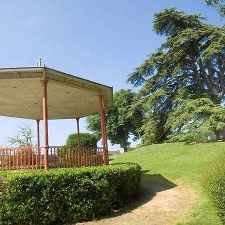 Number 22 - Le Dorat - Apartment One With Garden & Free Parking Exterior photo