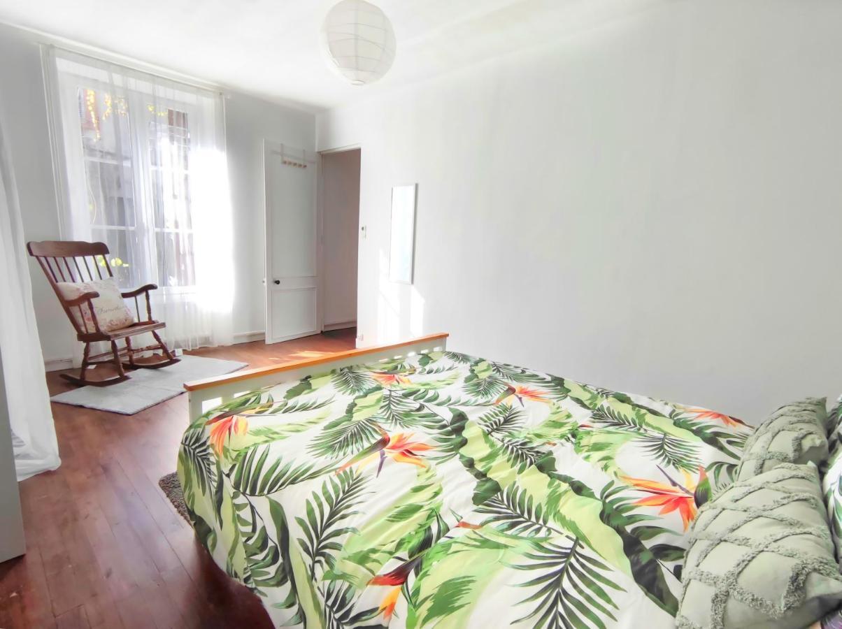 Number 22 - Le Dorat - Apartment One With Garden & Free Parking Exterior photo