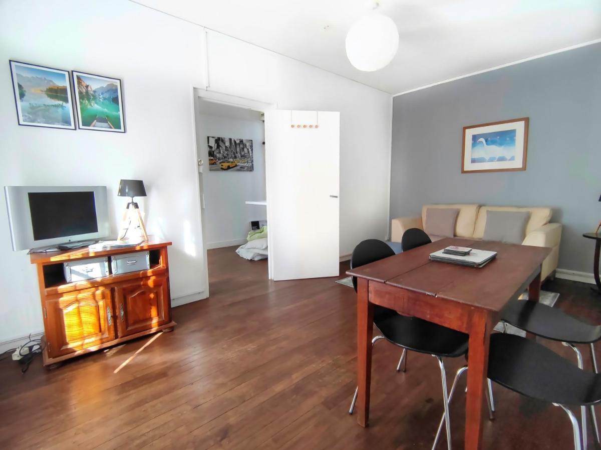 Number 22 - Le Dorat - Apartment One With Garden & Free Parking Exterior photo