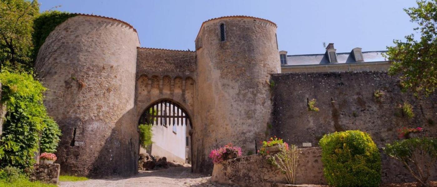Number 22 - Le Dorat - Apartment One With Garden & Free Parking Exterior photo