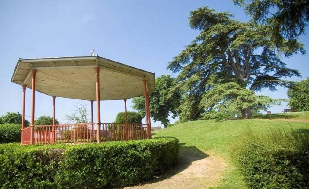 Number 22 - Le Dorat - Apartment One With Garden & Free Parking Exterior photo
